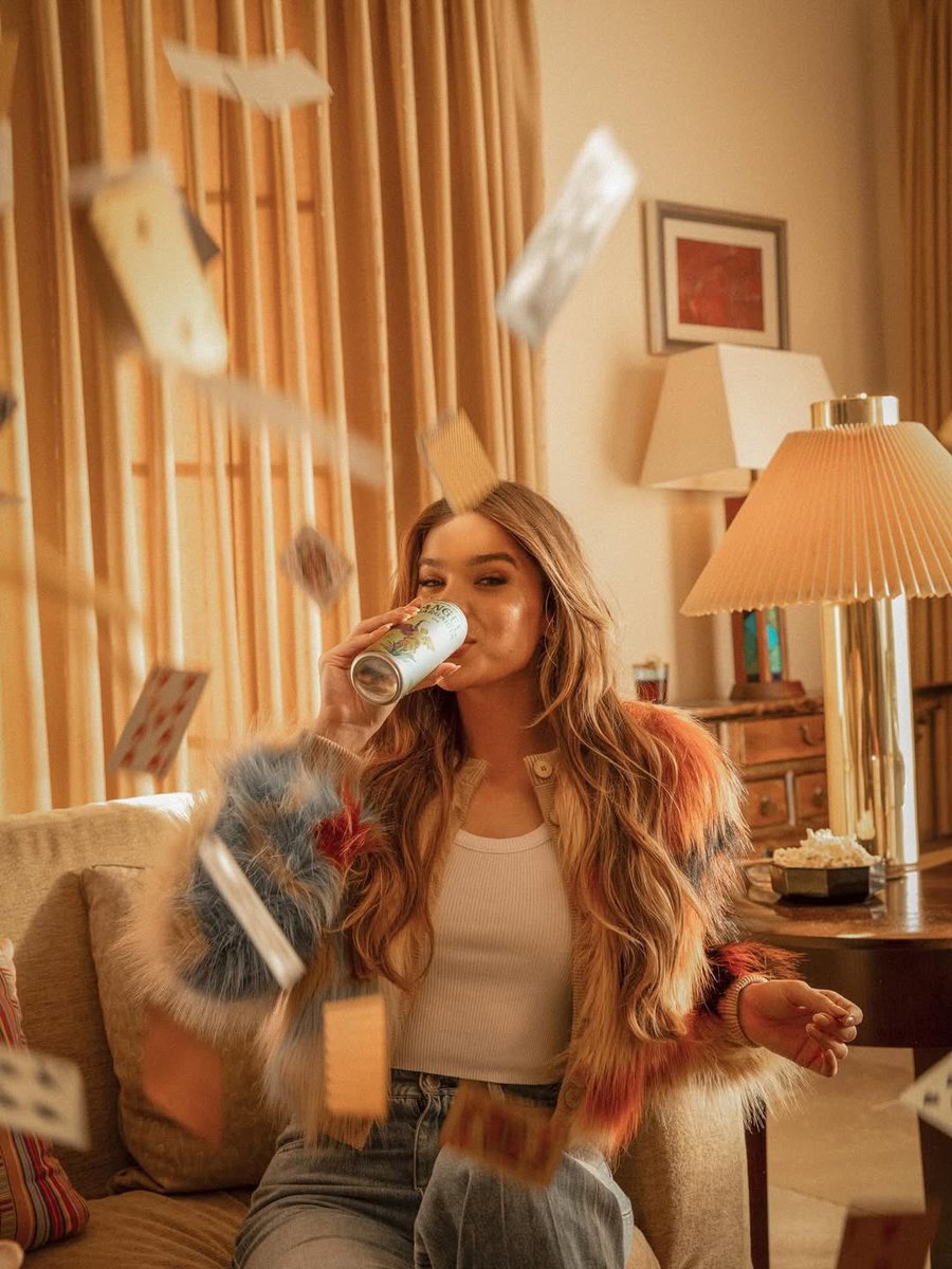 archiveshailees's tweet photo. hailee steinfeld for angel margarita https://t.co/xADPtT4nnV