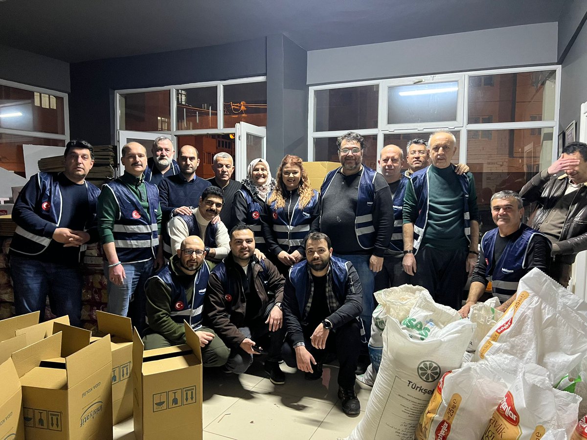 Ramazan kolilerini hazırlamaya devam ediyoruz. 

Var olsun Eskişehir İnisiyatif Merkezi!

<a href="/Eskinisiyatif/">Eskişehir İnisiyatif Merkezi</a>