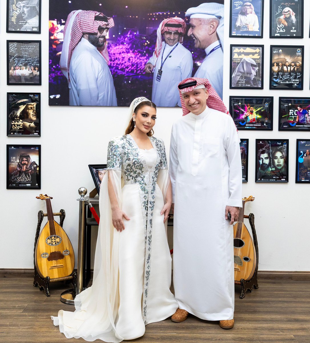 RotanaLive's tweet photo. خلف الكواليس في المؤتمر الصحفي 📸
أيقونة الشرق #أصالة ورئيس مجلس الإدارة والرئيس التنفيذي لمجموعة روتانا للموسيقى أ. #سالم_الهندي 😍

#ليلة_أصالة 
#موسم_الرياض
#روتانا_لايف

@Turki_alalshikh 
@AssalaOfficial 
@salhendi 
@RiyadhSeason 
@Mabdoarena 
@EmiratesNBD_KSA https://t.co/qUVNyiFY6O