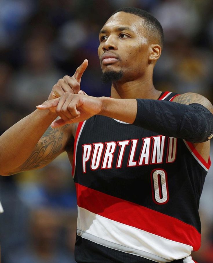 SleeperBlazers's tweet image. Don't worry, it's still Dametime ⌚️

#ripcity #damianlillard #chrispaul