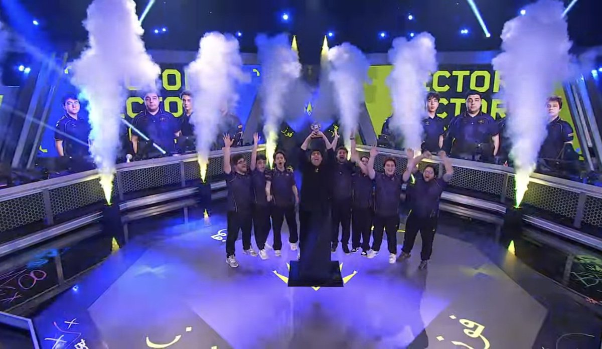 HaUsDoRff tweet media