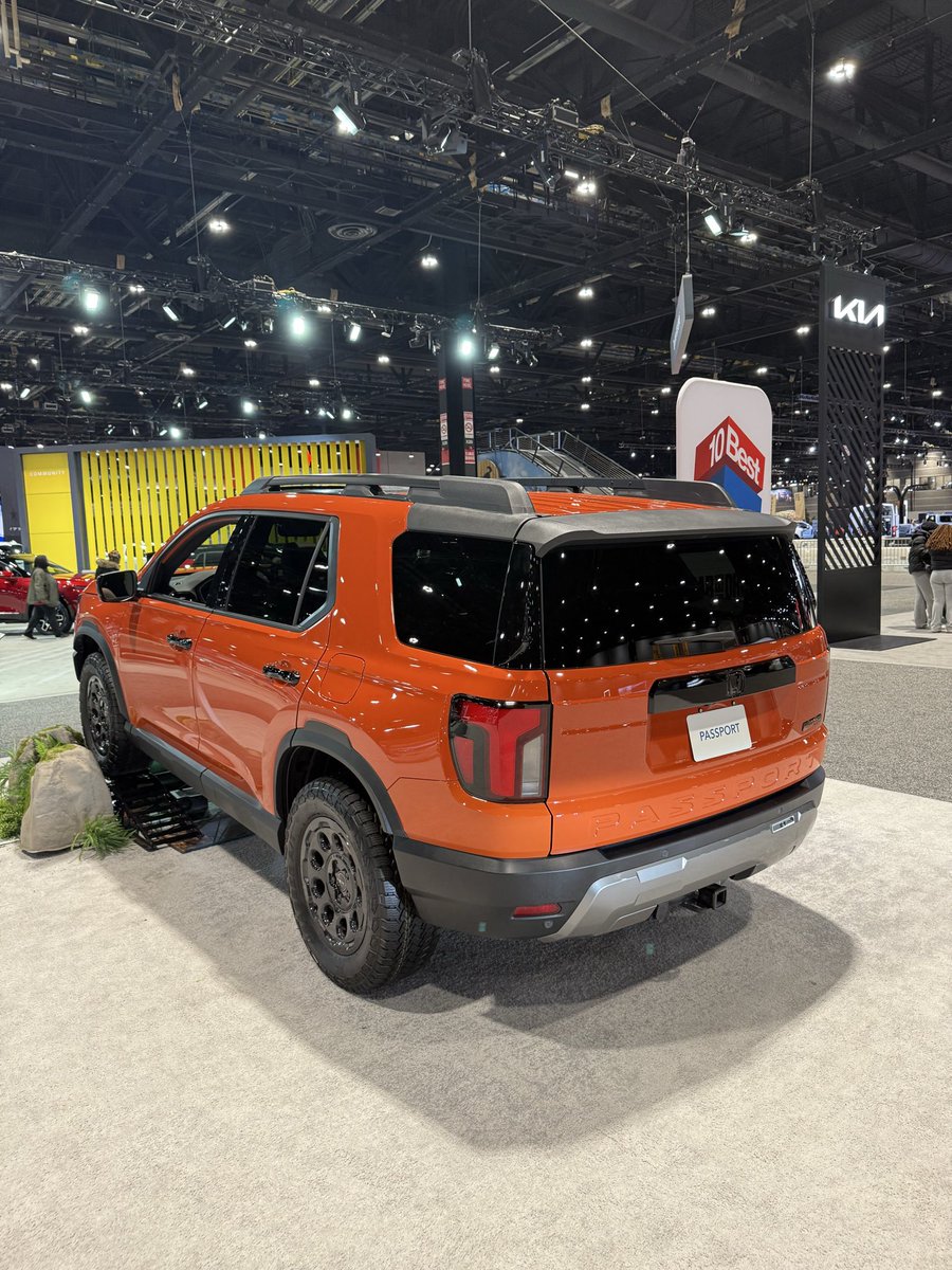 Chicago Auto Show tweet media