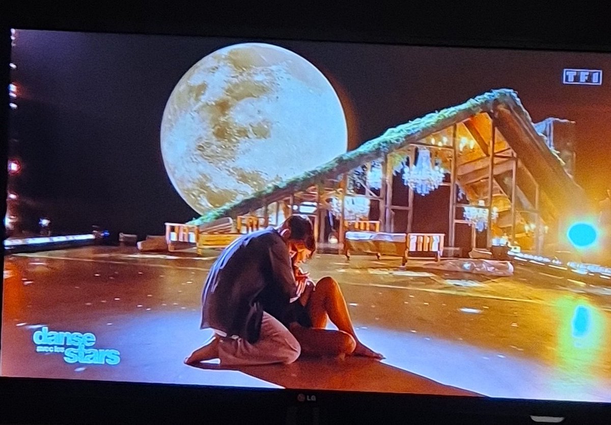 Magnifique #julien et #elsa 🥺😍🥰

Futurs finalistes de #DALS ✨️
#danseaveclesstars