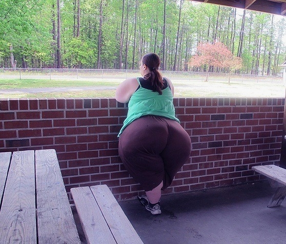 Her body laughs in the face of narrow standards 😏 #BBW