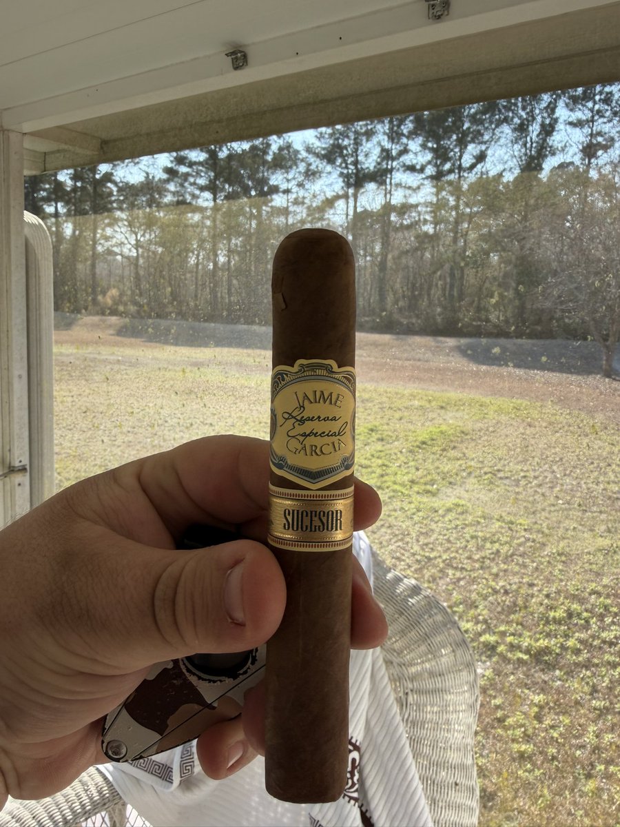 _Xuk_'s tweet photo. Goodbye work, hello weekend.

💨💨: Jaime Garcia RE Sucesor from @MyFatherCigars 

#cigars #pssita #myfather #botl #sotl https://t.co/2BSmCzQ6OS