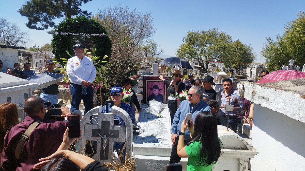 Asisten empresarios, trabajadores de las diferentes ramas industriales, y representantes sindicales, además de su hermano Alejandro de 93  y amigo Andrés de 94 años de empacadora #sanmarcos al homenaje póstumo del 13o Aniversario de Don Salomón Soto Téllez <a href="/leobardosoto/">Leobardo Soto</a>