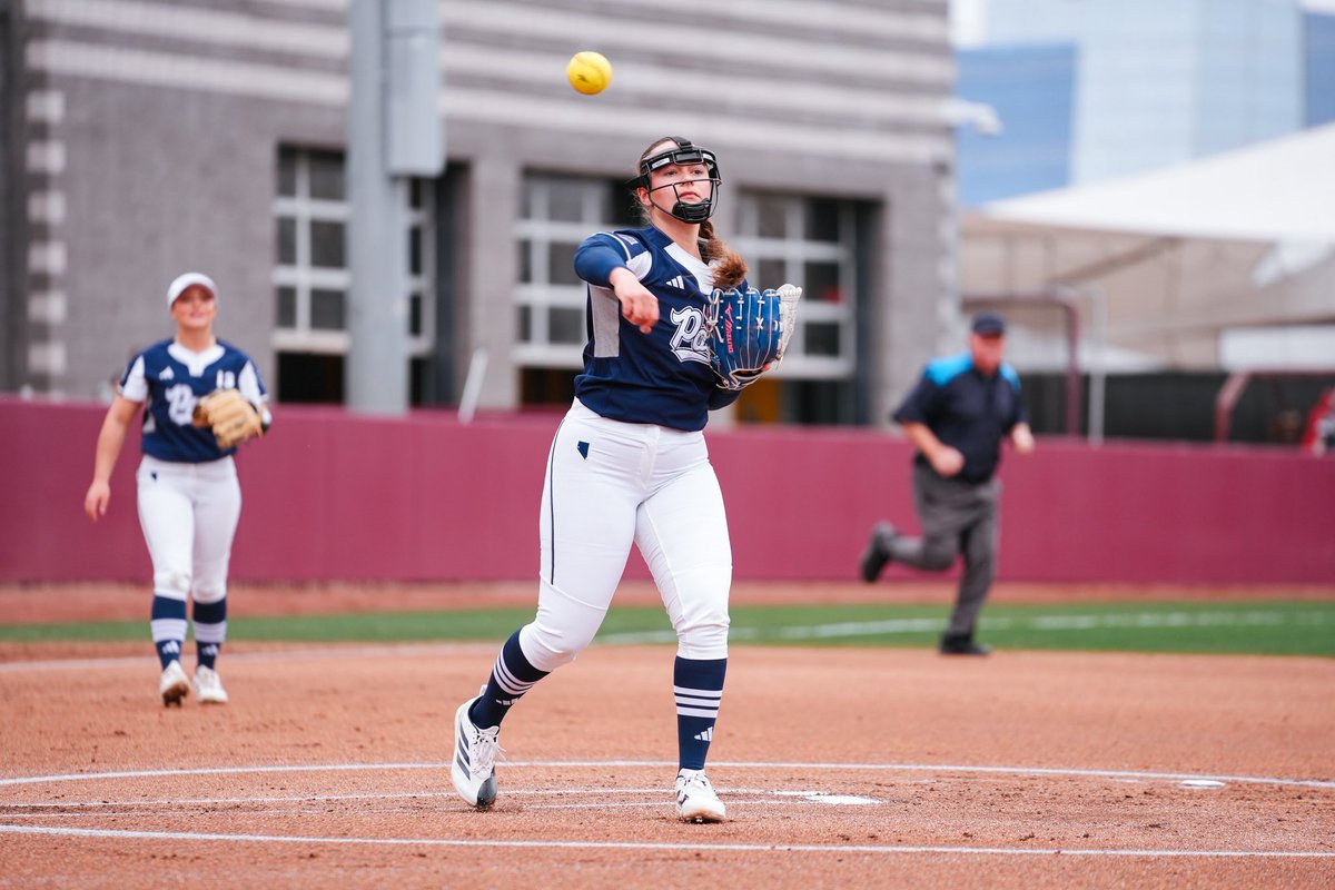 Nevada_Softball's tweet photo. Top of the 5th! πββοΈ
#BattleBorn https://t.co/PHkxBtprt5