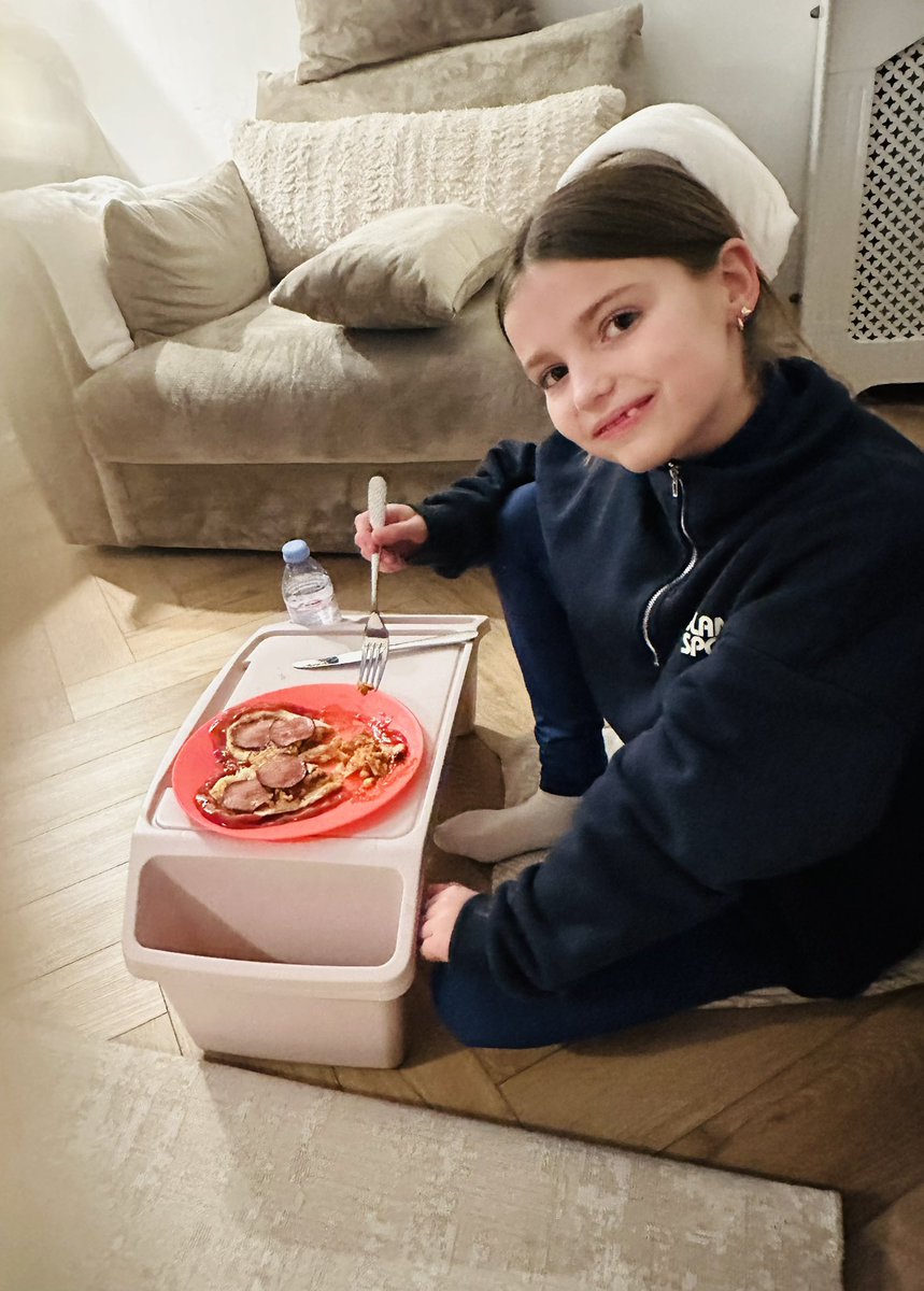 angela_willow's tweet photo. Grace has loved her cookery skills classes with Claire and Shannon, ending with a heart shaped pizza ❤️ 🍕 for Valentines Day @Flomellynews https://t.co/86EmIuZzht