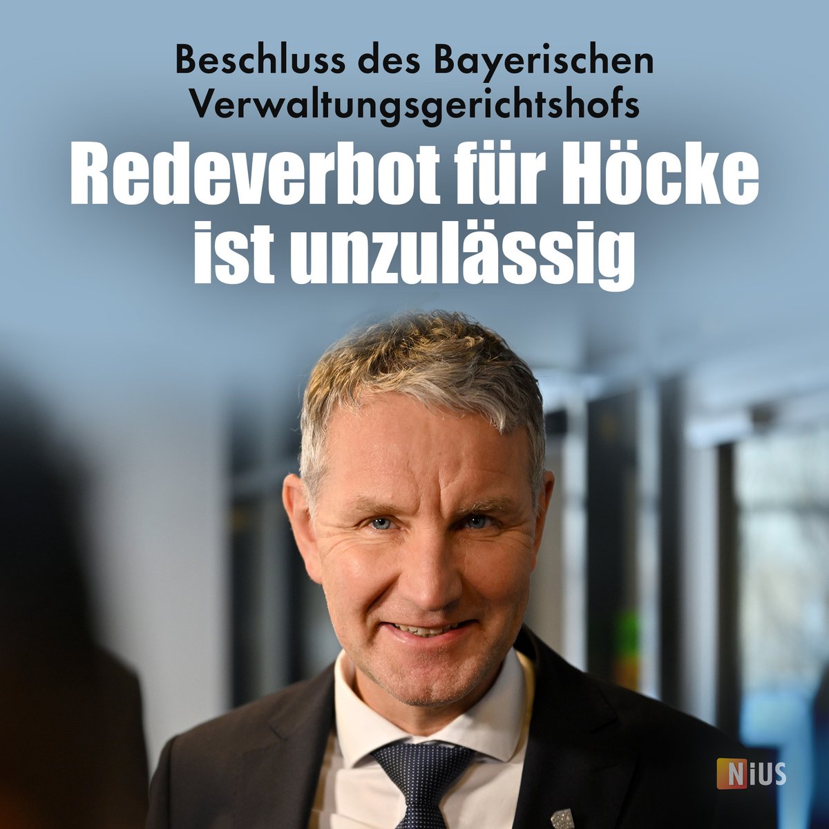 Ohrfeige für das Verwaltungsgericht Bayreuth am späten Freitagabend: Der Bayerische Verwaltungsgerichtshof verwirft das Redeverbot für Björn Höcke als unzulässig. Damit kann der AfD-Politiker am Samstag und Sonntag in Bayern auftreten. nius.de/politik/news/b…