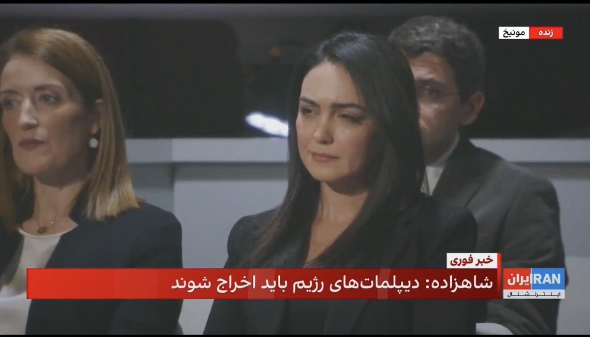 یه هرزه عرزشی هست که ماسک گذاشته و کارش صبح تا شب اینه که گوه‌خور ما باشه. اینبار بیشتر از دهنش گوه خورده بود و گفته بود سالنی که به شاهزاده تخصیص داده شده بی‌ارزش بوده و اصلاً اهمیتی نداشته. 
اگر شاهزاده سخنران بود، رئیس پارلمان اتحادیه اروپا بود، همون خانمی که به دستورش