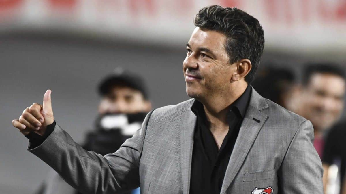River_Corazon_x's tweet photo. Marce, ruego que no estés viéndo nada de todas las críticas que recaen sobre vos

La INFIDELIDAD que hay acá es asquerosa, perversa sin precedentes 

Te inventaron un sobrenombre nefasto, te injurian con una supuesta adicción 

Ni a JOSE MARIA AGUILAR odiaron tanto

River❤️te ama https://t.co/dc4Irfg7Tl