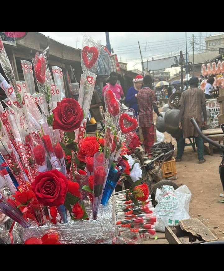 LegitUpdate_'s tweet image. I will follow back  anyone who follow me,

And give a sweet Valentine gift to my followers 

#winmetawin #KEONHO