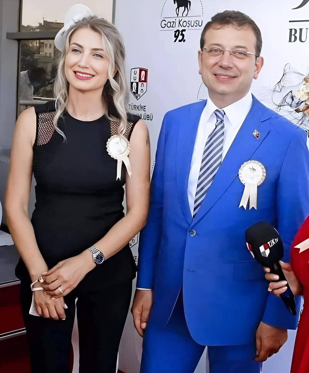 And olsun ki
Cumhurbaşkanı ve first lady
Yapmaya kararlıyız. Getirin sandığı.