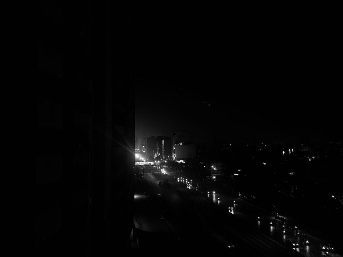 adeelzsiddiqui's tweet image. اندھیرا، تحیر، خاموشی، اداسی، مجرد ہیولے ، جنو ں، بےقراری
یہ تفصیل سن کر سمجھ تو گئےہو میں دن کا نہیں رات کا آدمی ہوں