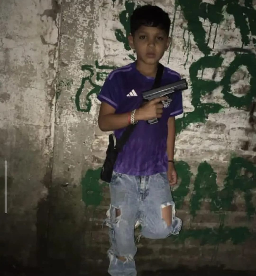 tendenciasarg_x's tweet photo. "Pibe chorro":

Porque este chico llamado Tiziano Quispe de 10 años ya lo detuvieron  29 veces por robo a mano armada en La Matanza, cometió un homicidio y sigue suelto. https://t.co/bi0Nsl0coT
