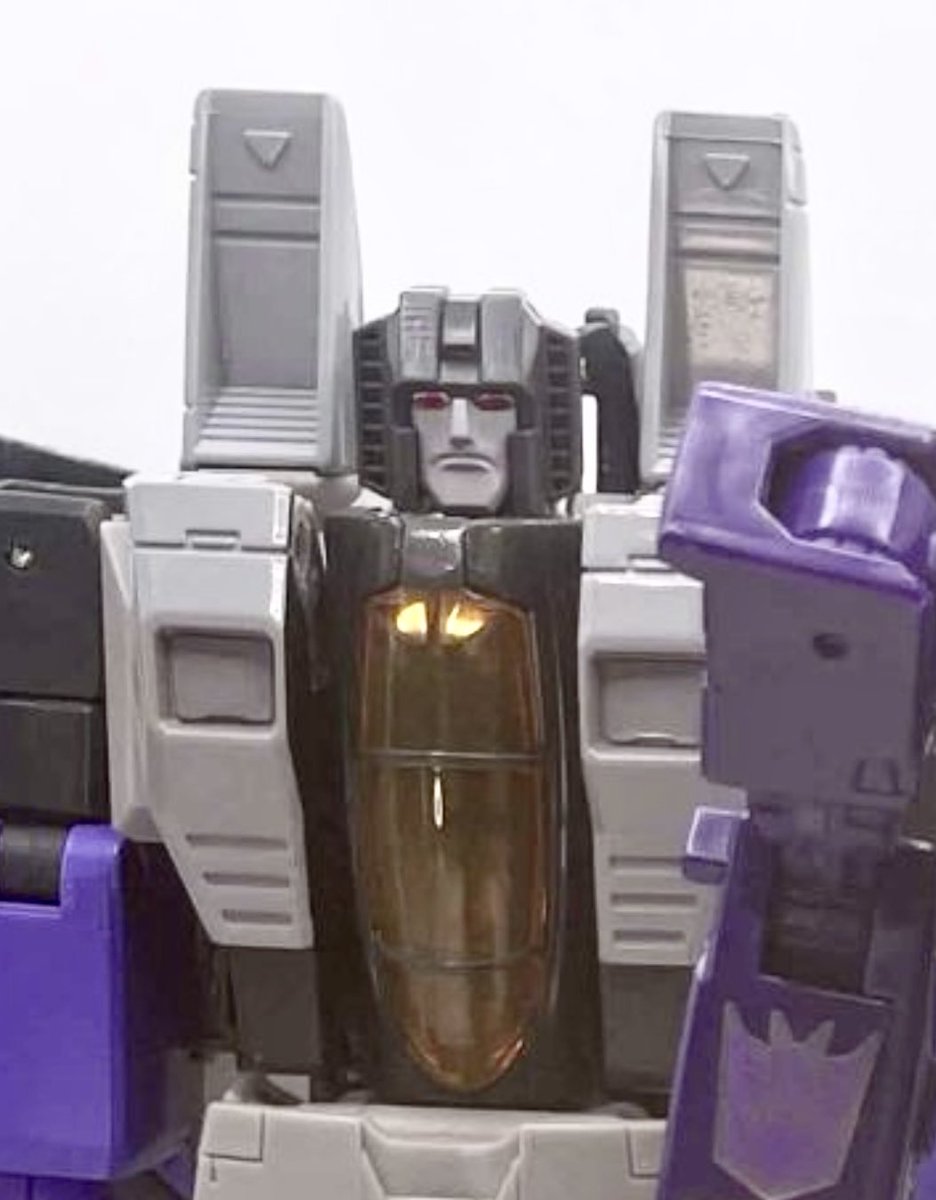 electrochairr's tweet photo. I hope SS86 starscream has a ridiculous grin to match these dumbasses https://t.co/9VpMtxD1uR