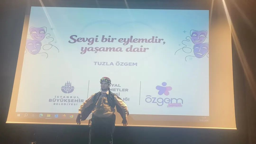 Bugün Özgem sayesinde Sevginin en güzel dilini hatırladık. Özel çocuklarımızın tiyatro etkinliğine katıldık. Güler yüzü ve işini severek yapan Tuzla Özgem sorumlusu Gözde hanıma ve ekibine gönülden teşekkür ederiz. 

#İBB #Özgem #SevgiGünü <a href="/ekrem_imamoglu/">Ekrem İmamoğlu</a> 🤍