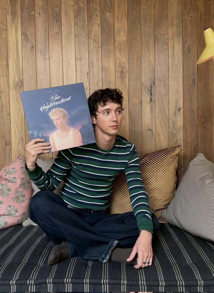 Info Troye tweet media