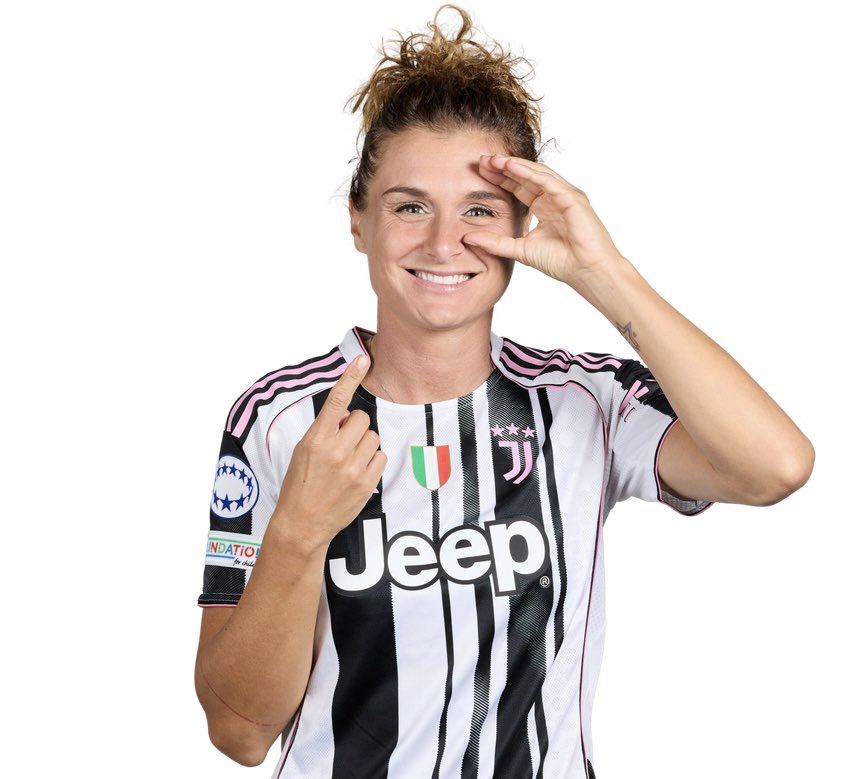 😬 Cristiana #Girelli potrebbe lasciare la #JuventusWomen. Il desiderio sarebbe quello di provare un’esperienza in #NWSL potrebbe partire a breve in prestito per sei mesi con opzione fino al termine del campionato americano 

<a href="/ilbianconerocom/">ilBiancoNero</a>