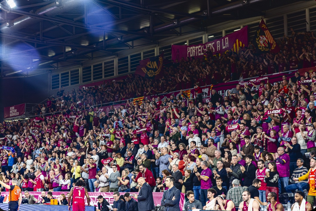 EsportsRAC1's tweet photo. #TuDiràs | ⏰ 22:30h-1h 🎙️ @aleixparise

💥 ESPECIAL LLEIDA

🗣️ @xpuig75, @OriolJove, @FrancescLatorre, @javitremp i Bojan Krkic

⚽️ Miguel Rubio i Miquel Pons

🏀 @AALIAGA2

➕ @TorSergi i @MongeJC

🔷 @lfv99_

🏑 Maria Porta i Sergi Duch

📖 @XavierEstradaF1 i Llorenç Bonet https://t.co/EH819XwNu5