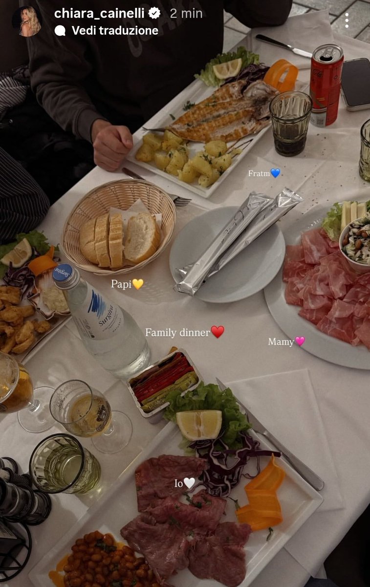AlfonsoeChiara's tweet photo. "family dinner"🫶🏼🥰
#chiaronso https://t.co/f6bEYvXQSV