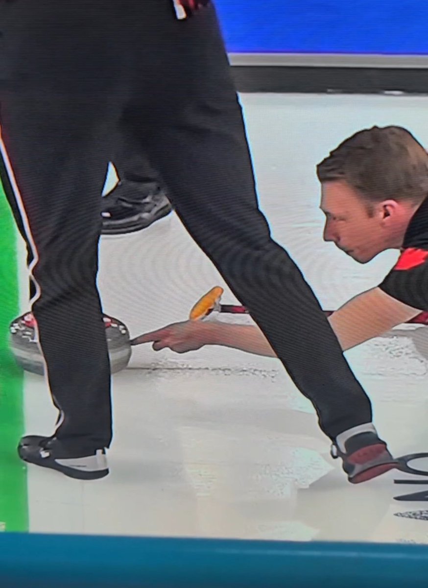 MrKorrekt tweet media