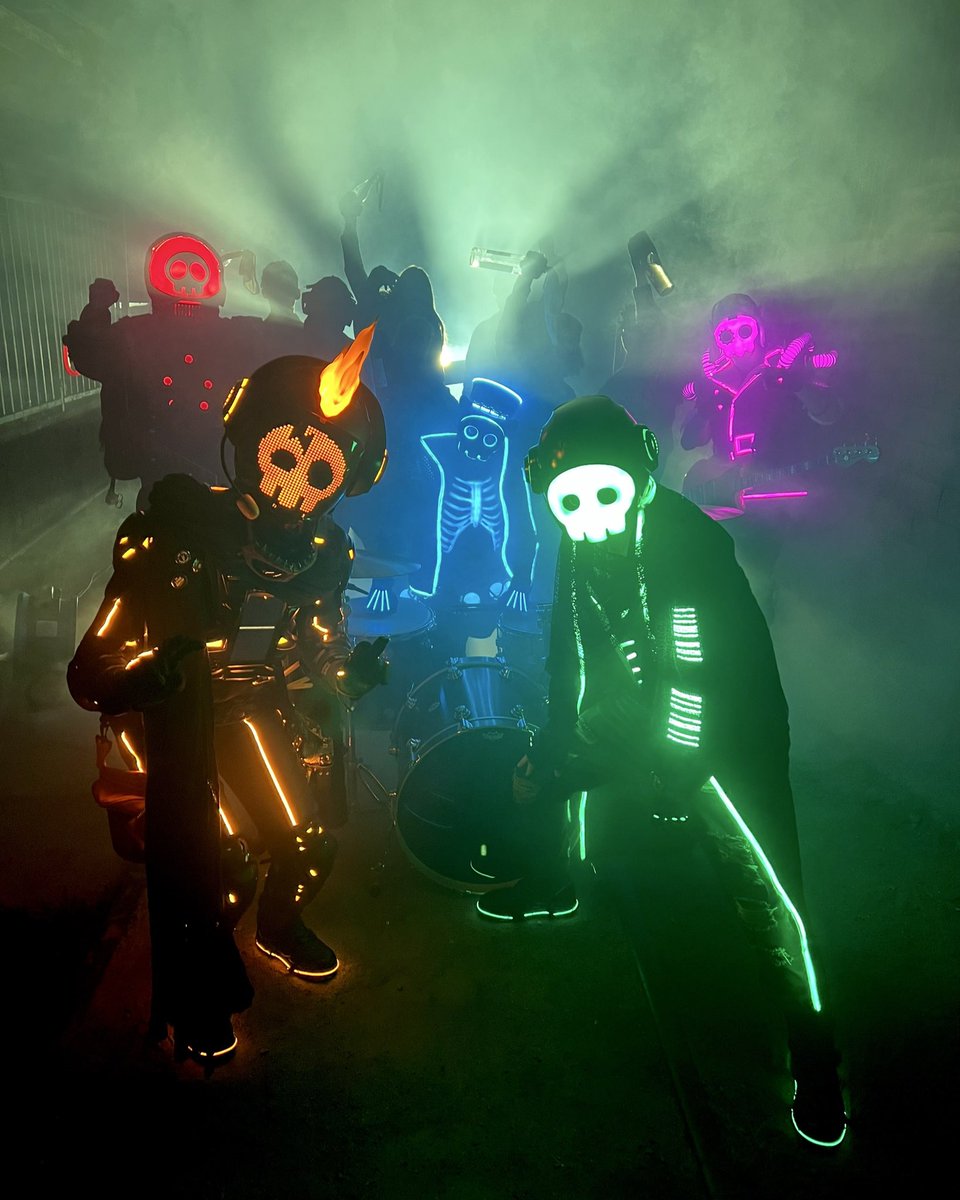 It’s us.. your boys. The Living Tombstone. ✌🏽