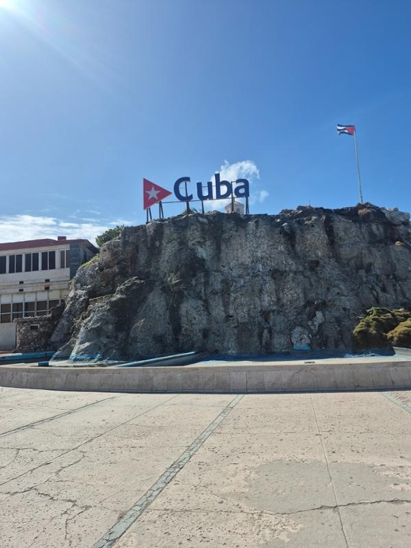 #FanPhotoFriday from Friendly Planet traveler, Tasha, enjoying #Havana! 🇨🇺
"The price was a great value... It's great for the traveler who doesn't want to be over scheduled but desires a moderate touch..."" -Tasha
ow.ly/A3tG50Yfn0V