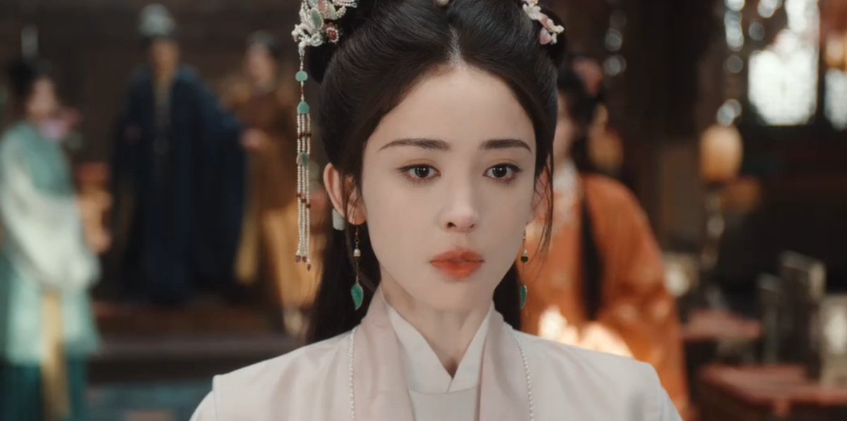 اخيرا بردت قلبي و ترفعت عن خلافاتهم و تخلت عنهم 
يعني هي اكثر وحدة ضحت للعائلة بكل شيء حتى بصحتها و اخر شي دائما يحسسونها مكانتها بخطر و بكلمتين خبيثة منهم عجوز النار تجحد تضحياتها و تقابلها بالنكران