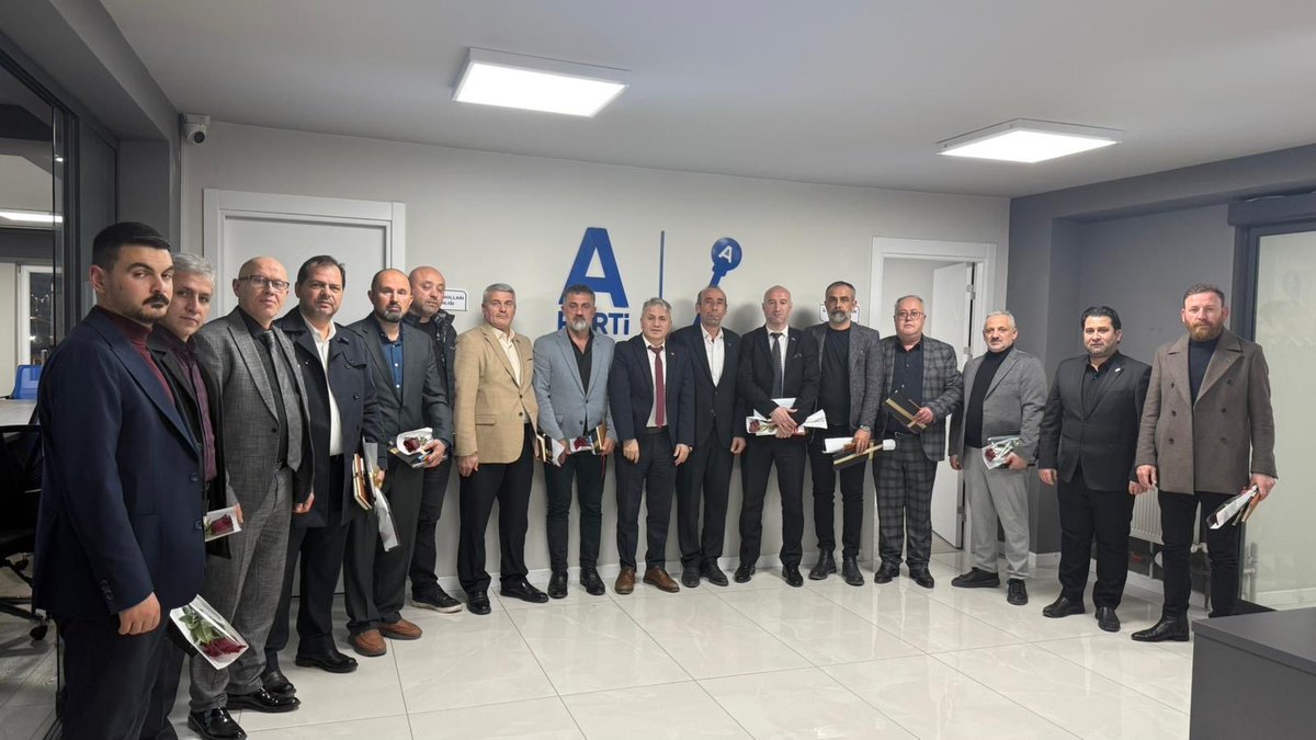 Anahtar Parti Kocaeli’de STK Çalışmalarında Yeni Döneme Başladık Kocaeli İl Başkanlığı olarak, sivil toplum kuruluşlarıyla daha güçlü bir iletişim ,iş birliği süreci ve STK İlişkileri Başkanlığı öncülüğünde 12 ilçe başkanımızla ilk koordinasyon toplantımızı gerçekleştirdik.