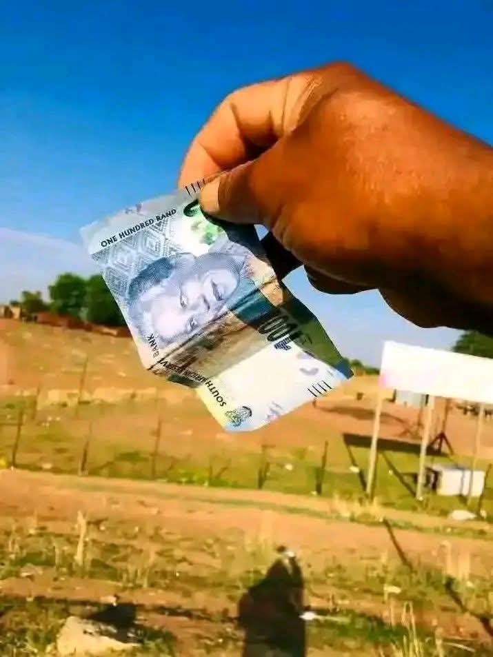 Spholabuddy's tweet photo. @liaqatwaja @Sentletse He messed with a straight A drop out and he found out. I wish I can find this hero and give something to buy a drink https://t.co/fZhnxuzNQH