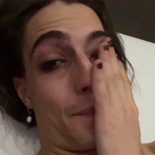 m i a 🦂🖤 tweet media