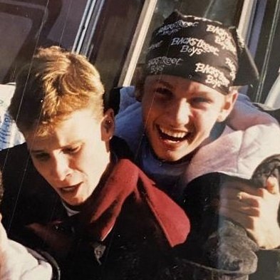 pineappleblues2's tweet photo. Brian Littrell
Nick Carter
#FrickandFrack
Backstreet Boys https://t.co/h8W3HH7khP