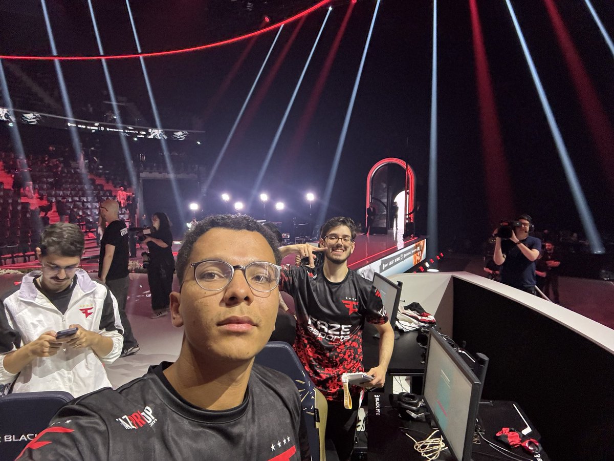 2x1 vs <a href="/TeamFalconsGG/">Team Falcons</a>, só agradecer a meu time e a Deus por estar vivendo tudo isso, ainda não acabou e domingo voltamos pela grande final.

#FaZeUp
