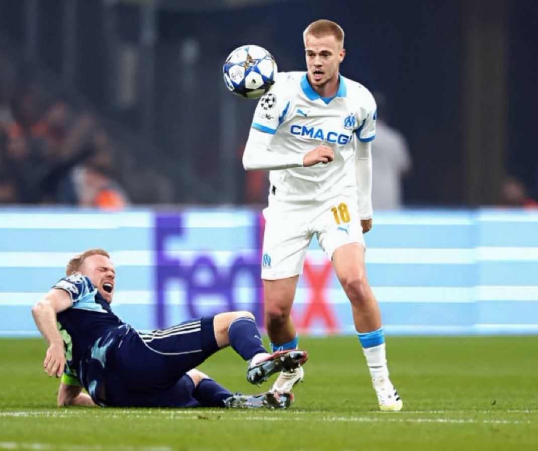 Sort le de prison il te décevra pas <a href="/OM_Officiel/">Olympique de Marseille</a>