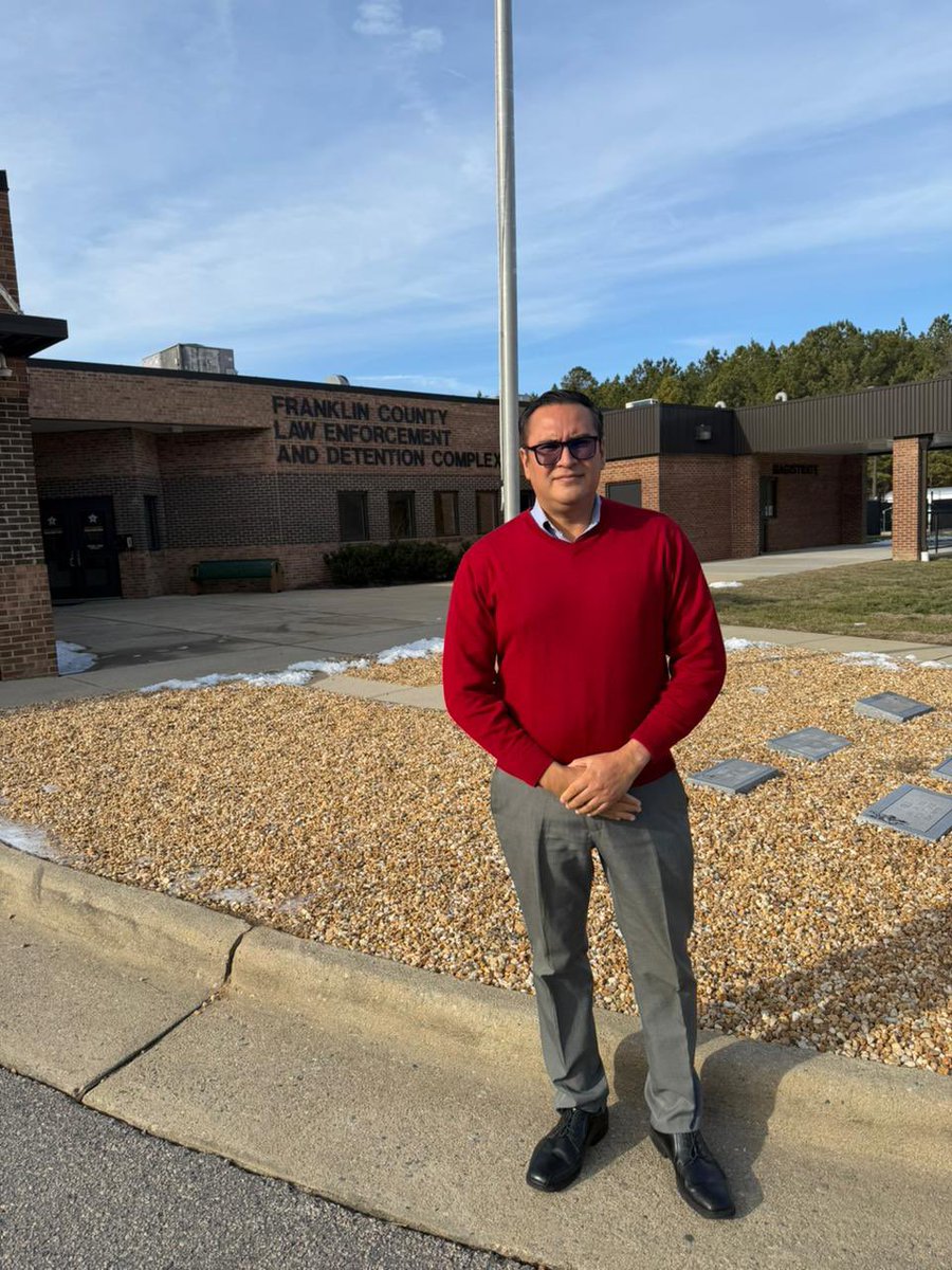 ConsulMexRlm's tweet photo. El Consulado General de México en Raleigh continúa reforzando las visitas de protección consular en centros de detención.

El día de hoy se realizó una visita al Franklin County Law Enforcement and Detention Complex, reafirmando el compromiso de brindar atención y acompañamiento. https://t.co/unxYUxPKhH