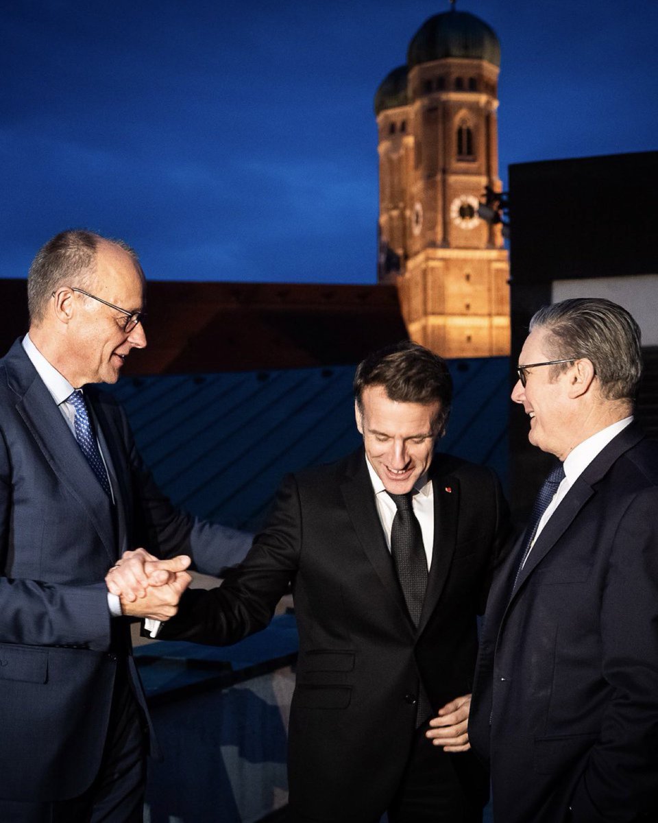 In München trifft sich die Welt, um über eine Welt zu reden, die es nicht mehr gibt. Vor allem 🇪🇺 muss sich neu erfinden &amp; als große Macht finden. Gut, dass <a href="/EmmanuelMacron/">Emmanuel Macron</a> &amp; <a href="/bundeskanzler/">Bundeskanzler Friedrich Merz</a> Merz selbstbewusste &amp; optimistische Worte bei #MSC2026 wählen!

#EUVision
#EUTheBlueForce