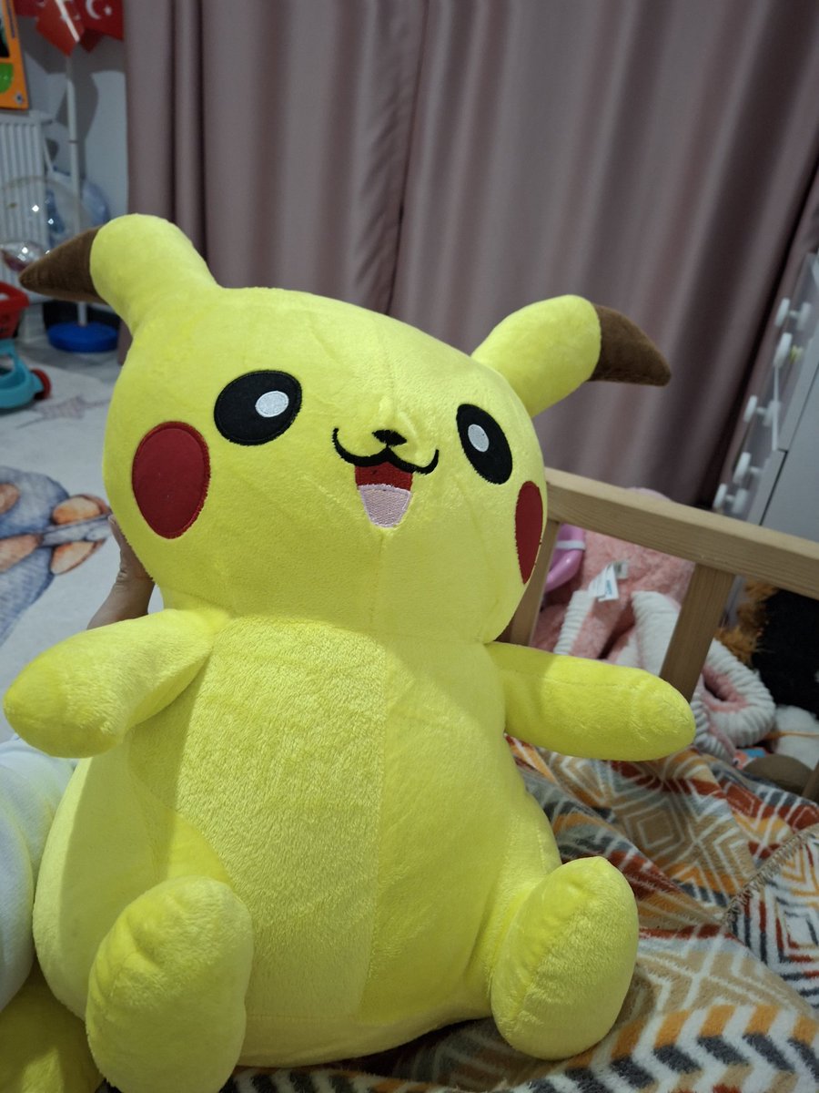 Ev harici her yerde rahat rahat uyuyorum. En iyisi ve gidince yatağı değiştireyim. Bu gece pikachu'ya uyuyacağım. Nite nite