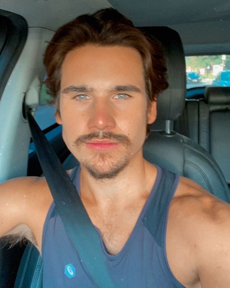 latoxicboy's tweet photo. Isso tudo só porquê sequestrei teu filho que foi fazer uma trilha na floresta no dia do casamento dele? Veio gritar aqui, então botei tu na chapa pra entender que quem manda sou eu, ordinária. https://t.co/7DV8cpYdXN
