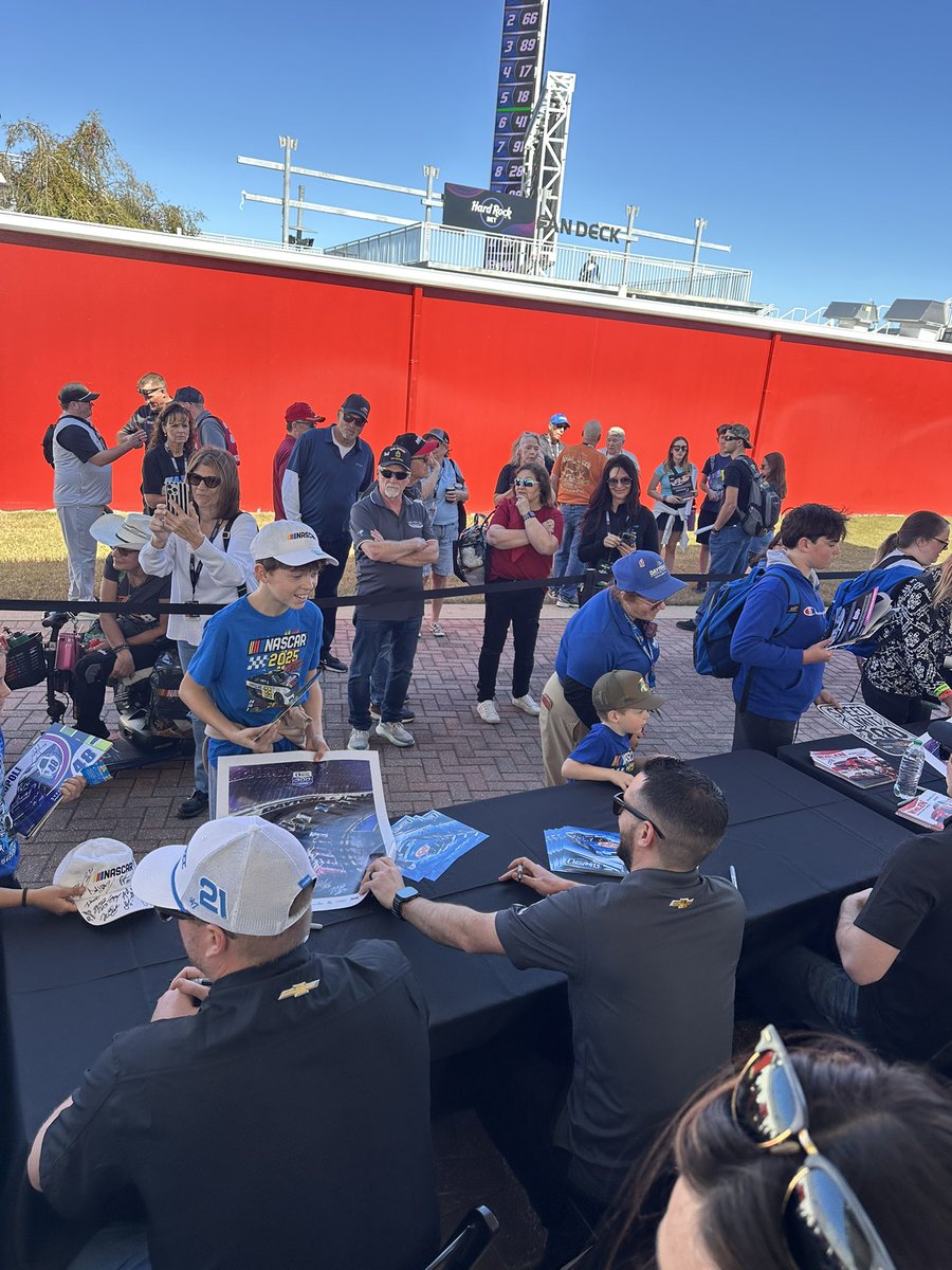 JCR_Clements51's tweet photo. Huge thanks to All the Fans for coming out to the @NASCAROReillyAP autograph session to see @JClements51 earlier today @DAYTONA Practice up next!  4:30 on @TheCW_Sports https://t.co/SstFim9QsX