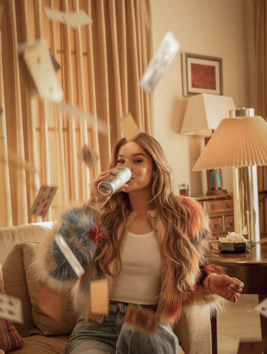 Hailee Steinfeld Source tweet media