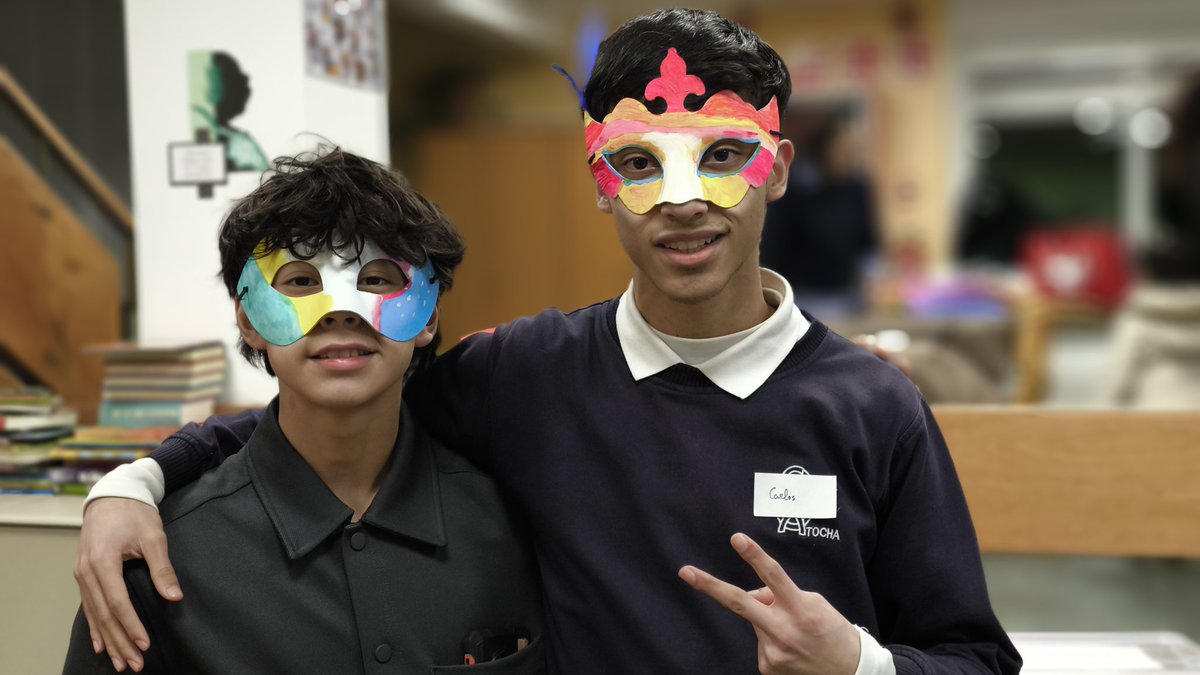 El mejor plan de este Carnaval esta tarde en la ABP: Yolanda, Luisa, Macuca y Lucía nos han enseñado a hacer máscaras, con un montón de diseños, materiales y plantillas

Y tomamos dulces típicos de Carnaval: orejas, huesitos, rosquillas... hasta una tarta 🍰 , que preparó Natasha