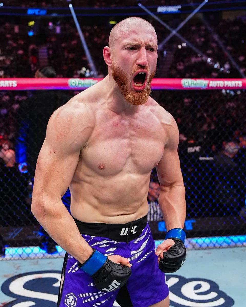 KsaweryG2's tweet image. #IsraelAdesanya vs #JoePyfer Who you got at ?