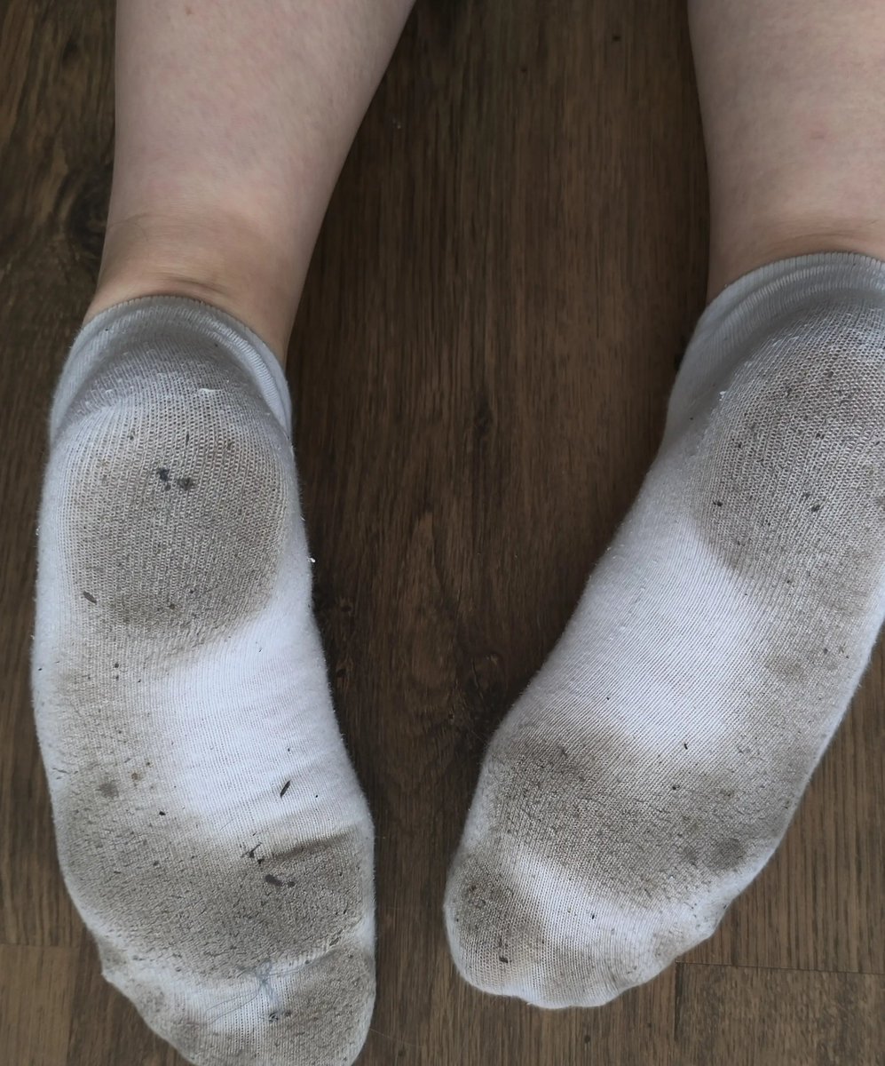 gs_susu's tweet photo. #fishnetsocks #fishnet #nylon #nylonsocks #socks #Socken #anklesocks #smellysocks #toes #soles #grand https://t.co/6BNtzTc5uF