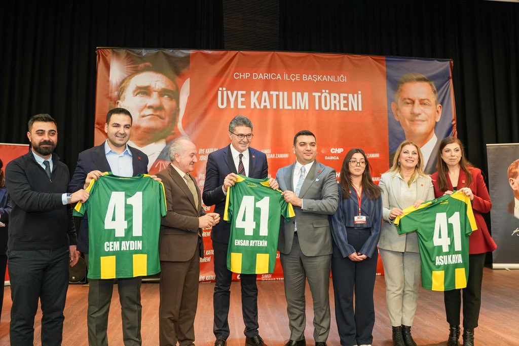 Baba ocağımıza hoş geldiniz.

Bugün Kocaeli’nde partimize üye olan genç arkadaşlarımıza rozetlerini taktık. 

Kararlıyız, kazanacağız!