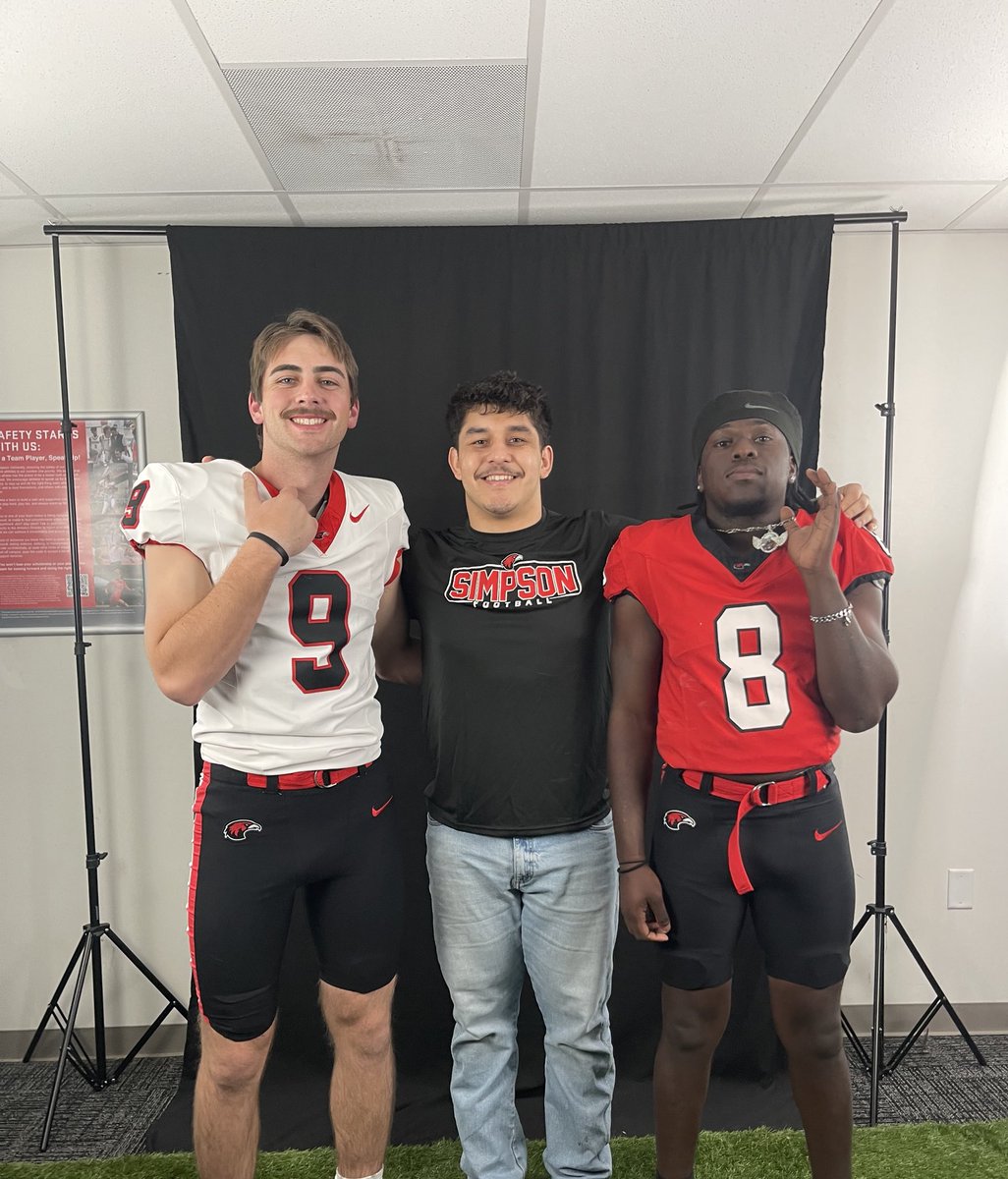 Full circle moment, recruiting my Alma Mater <a href="/HMOB_Football/">Hartnell College Football</a> . Truly Grateful. <a href="/coachABerlanga/">Art Berlanga</a> breeding  great players and even better Young Men down in Salinas!
