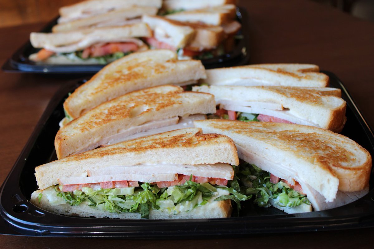 GreenMillCaters's tweet photo. 𝑬𝒇𝒇𝒐𝒓𝒕𝒍𝒆𝒔𝒔 𝑪𝒐𝒓𝒑𝒐𝒓𝒂𝒕𝒆 𝑳𝒖𝒏𝒄𝒉𝒆𝒔 ✨

From trays and platters to customizable box lunches, pastas, and crisp salads, our corporate catering makes office meals easy and delicious.

Contact us today: https://t.co/UK9oaZ7vPZ https://t.co/6PHubkudTp