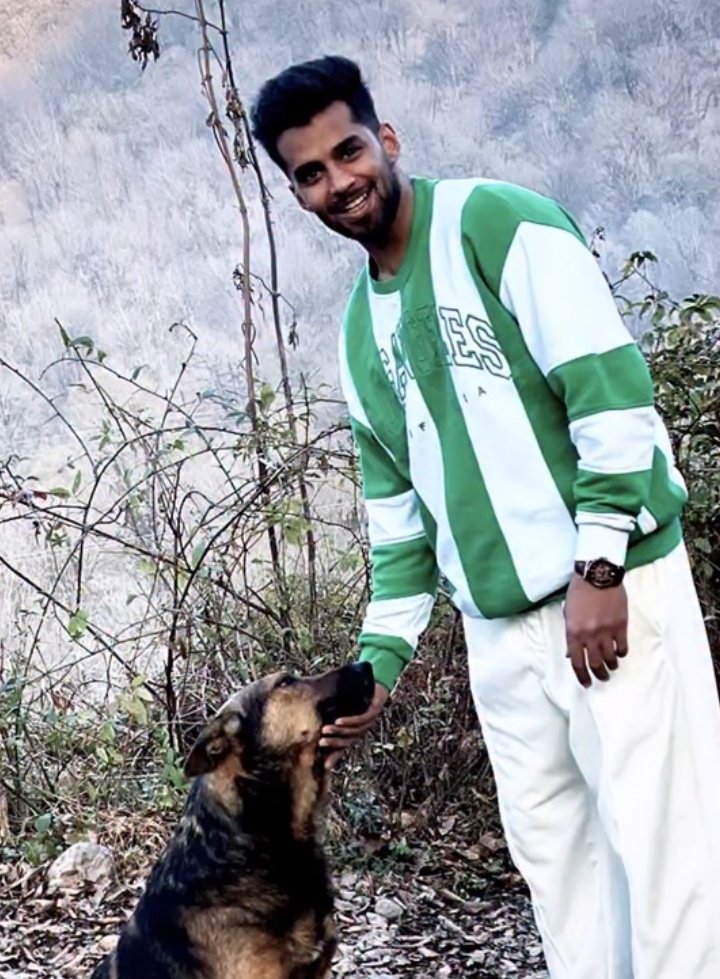 جاوید نام #رضا_حسن_زاده
۲۹ ساله، کشته شده در جمعه ۱۹ دی، خانواده و صمیمی ترین دوستش بهم گفتن ۲۰ دی مراسم عقدش بوده و شب قبل کشته شده در شهر قدس ( قلعه حسن خان )
هیچ جا اسمی ازش نیست نزارید جاوید نام هاموم فراموش بشن