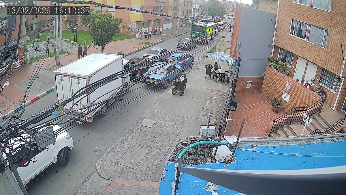 felipevane's tweet photo. Desde que se abrió la carrera 9 desde la 170 a la 187 es un caos total, cuál fue la solución con esto, que el barrio san Antonio norte se vuelva insoportable por movilidad, por favor @SectorMovilidad, @alcaldiausaquen, @Bogota, pongan agentes de movilidad o guías para que regulen https://t.co/F8Rlqrh8BR
