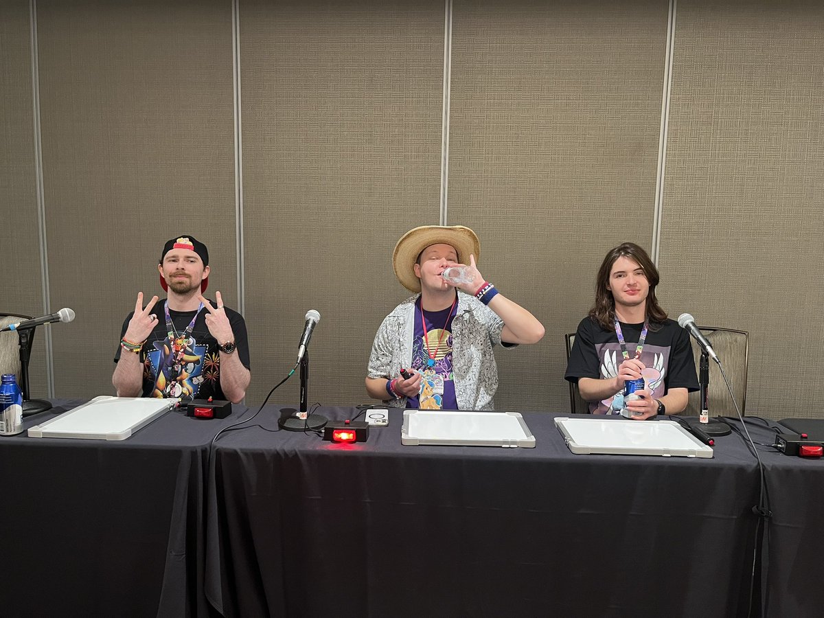 Generic pony tweet media